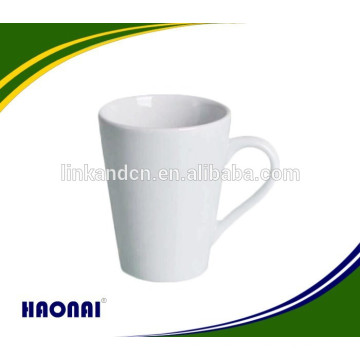 Caneca cerâmica do projeto novo para o uso do hotel